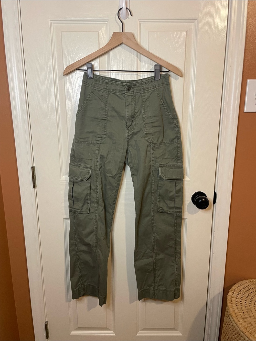 Abercrombie & Fitch Relaxed Cargo Pant Size in Army Green Size 24 - Picture 2 of 10